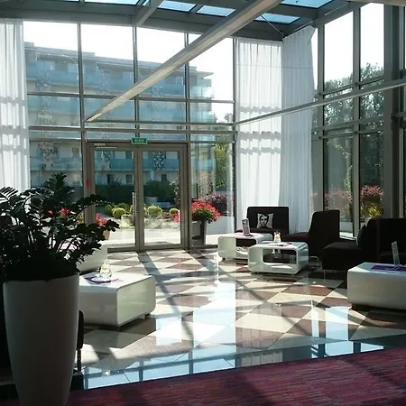 Aquarius Z Basenem *